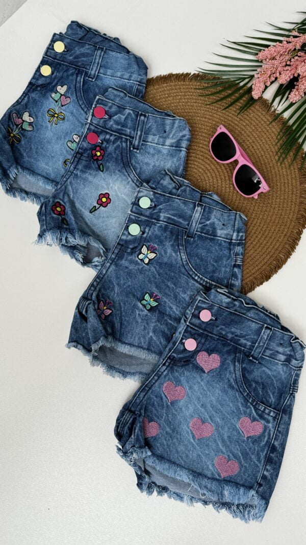 Short Jeans Infantil com Bordados